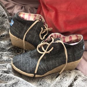 Toms Brand Suede Booties